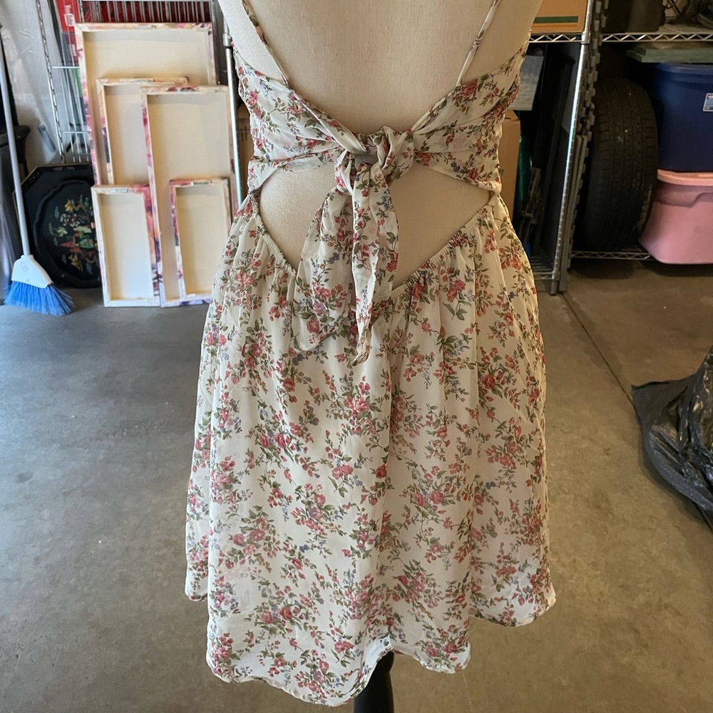 Flowy Twist Front Open Back Dress Flower Print - image 2